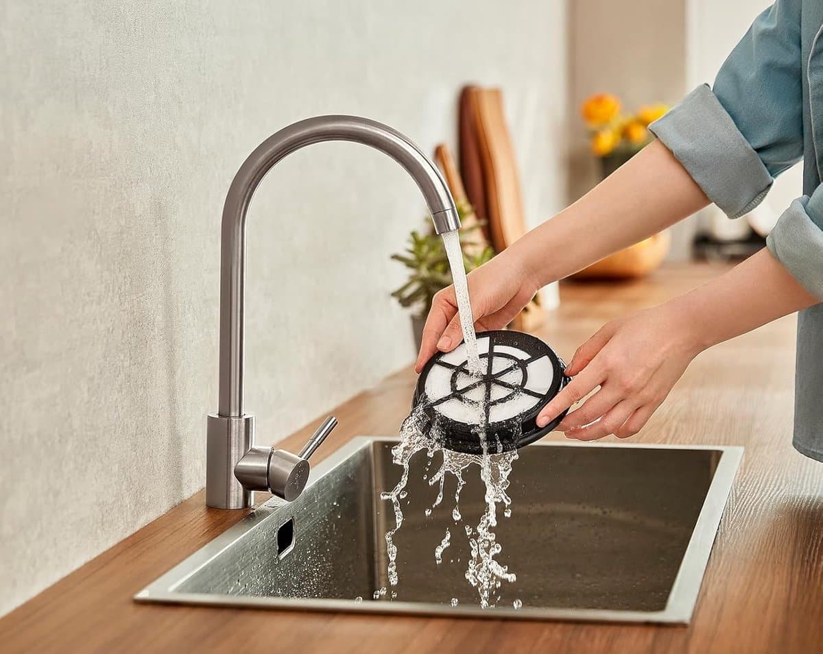 WhirlClean 850W Zakloze Stofzuiger – Lichtgewicht & Krachtig – 2,2L Stofcontainer – Multi-Cyclone Technologie – 5 m Snoer – Voor Tapijt, Harde Vloeren & Dierenhaar – Inclusief 2-in-1 Kierenzuigmond – Compact & Gebruiksvriendelijk thumbnail 3