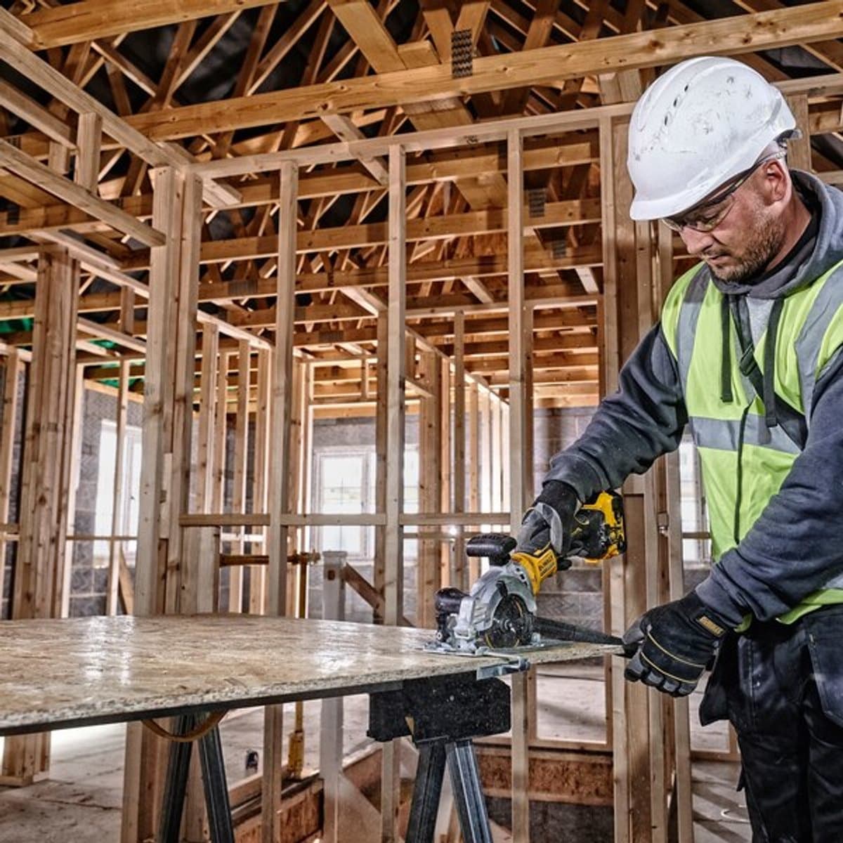 DeWALT DCS571NT: compacte 18V cirkelzaag 115mm body thumbnail 3