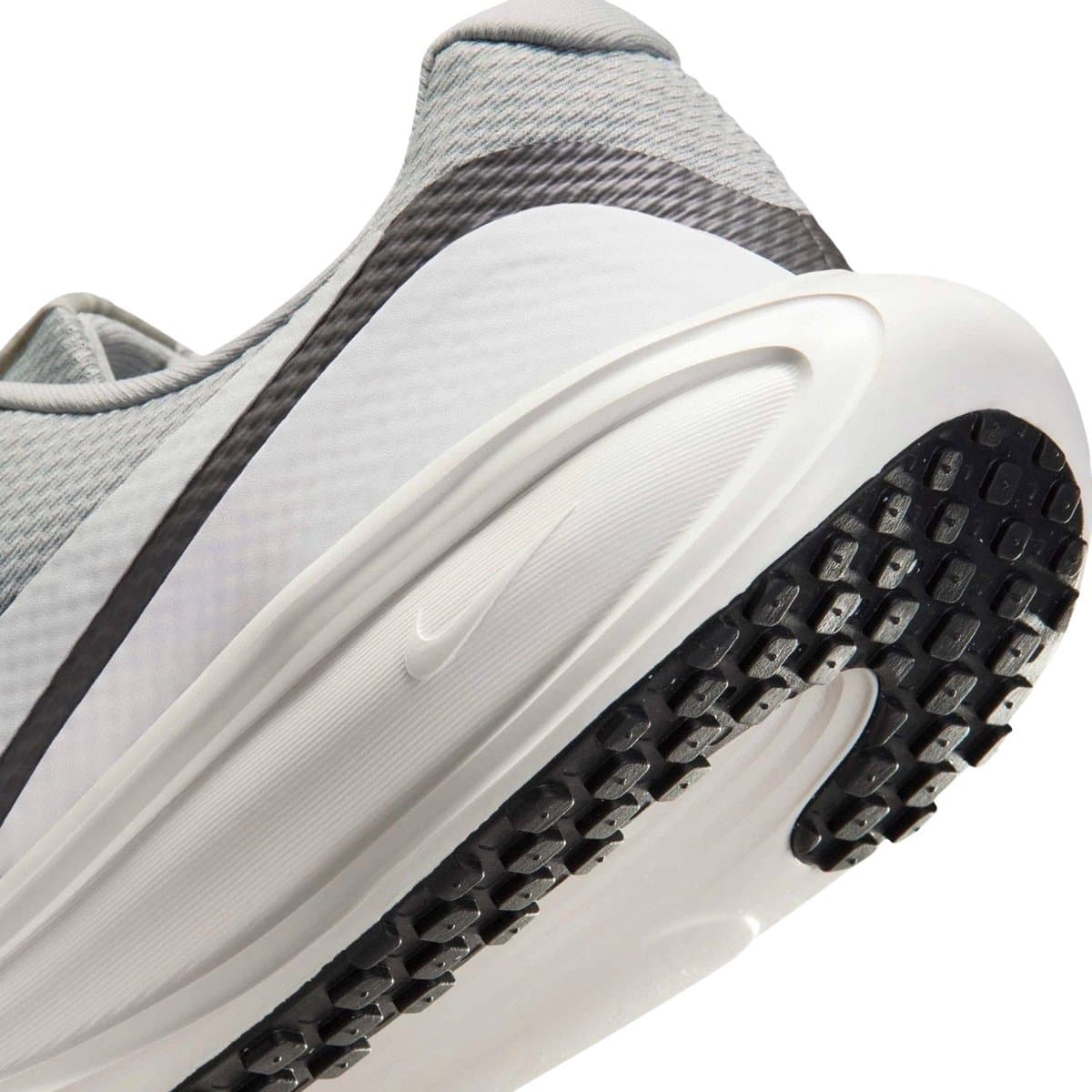 Nike Revolution 8: lichtgewicht hardloopschoen met foam-demping thumbnail 4