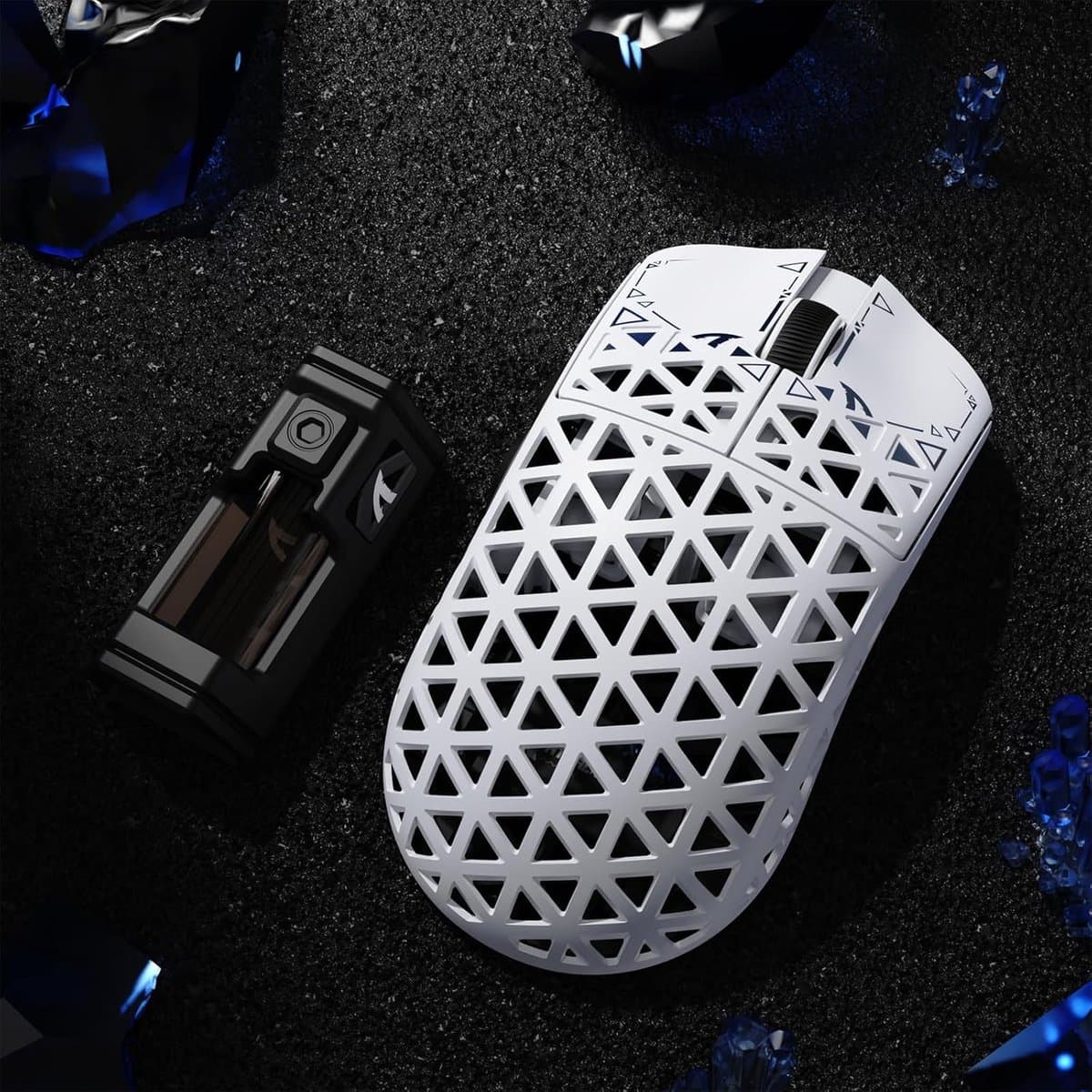 ATTACK SHARK R5 Ultra - Gamingmuis - Koolstofvezel Behuizing - 39g Ultralicht - HyperSpeed Draadloos - 2.4G / Bluetooth / USB-C Bedraad - PAW3950MAX Sensor - 8000Hz Pollingsnelheid - 42.000 DPI - Windows & Mac - Wit thumbnail 7