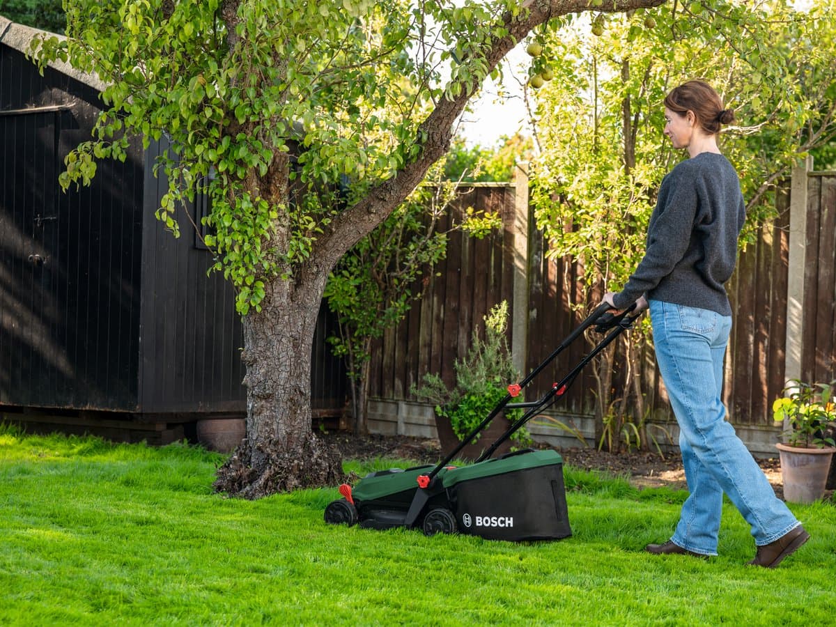 Bosch ROTAK18V-32 met 32 cm maaibreedte en 35 L thumbnail 4