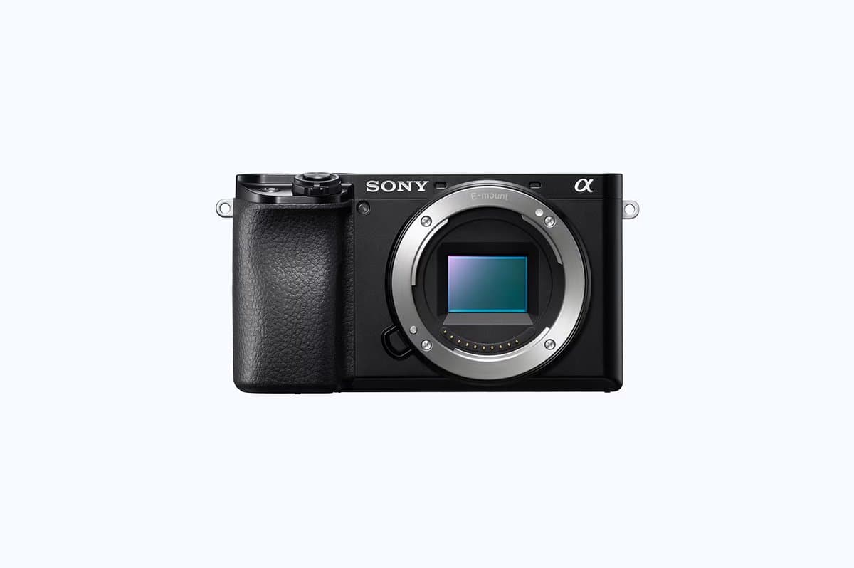 Sony A6100 + 16-50mm lens - APS-C Systeemcamera - Zwart - afbeelding 1