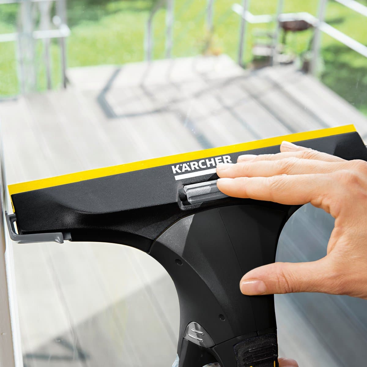 Kärcher WV 5 Plus N Black Edition - Ruitenreiniger - Looptijd accu 35 min. - Verwisselbare accu - Werkbreedte 170/280 mm - Incl. smalle zuigmond, sproeiflacon, microvezeldoek en reinigingsmiddelconcentraat thumbnail 8
