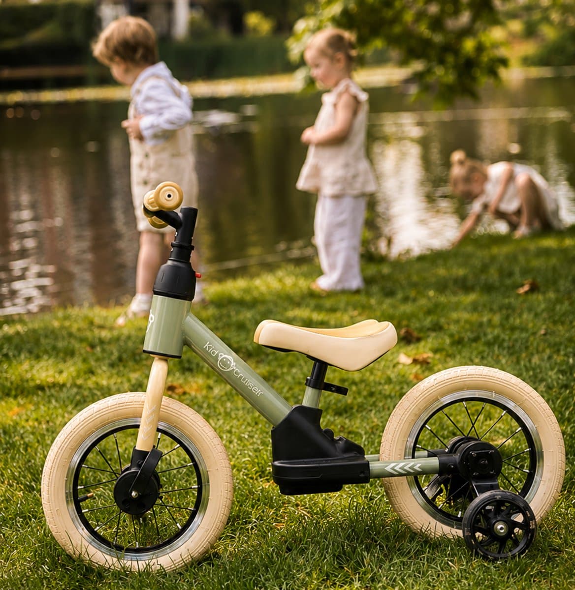 Kidcruiser Loopfiets 2+ jaar - Optioneel met LED Zijwieltjes & Trappers - 3-in-1 Kinderfiets - 12 inch – Zacht Groen & Creme wit – Modulair Design thumbnail 4