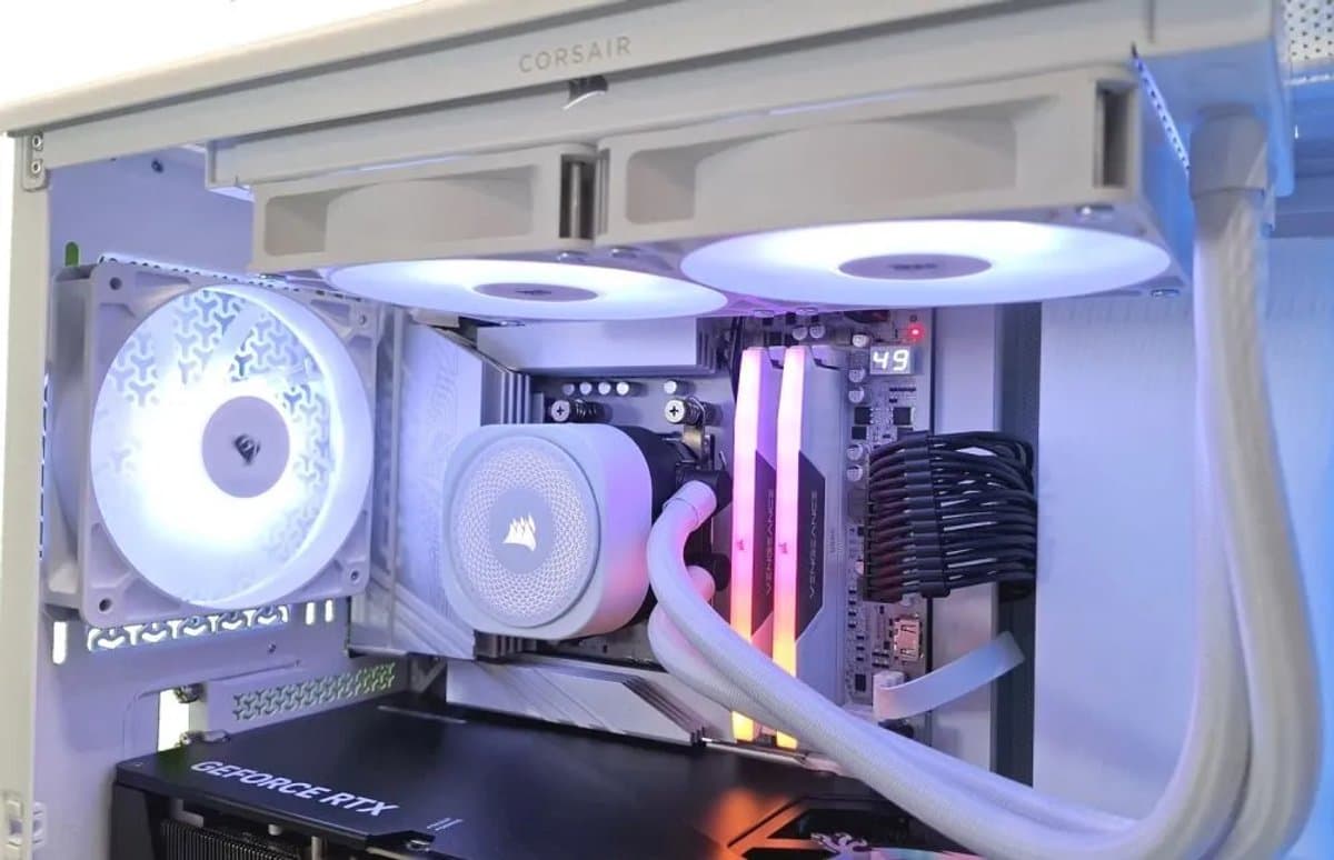 Xenith Epic Corsair Snow - Ryzen 9 9950X3D - GeForce RTX 5090 - 64 GB RGB DDR5 - 4 TB ssd - Windows 11 Pro - wit thumbnail 4