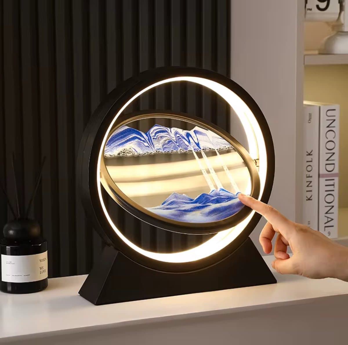 J-Trade Zandloper Lamp – Zandloper Lamp - 3500K Warm Wit – USB & Batterij – Draaibaar 360° – Met Knipperlichtstand – Blauw – Inclusief Spuitje en Handleiding thumbnail 4