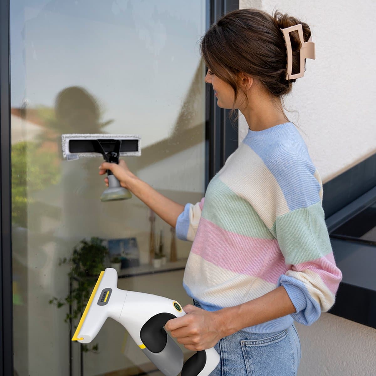 Kärcher Window Vac WV 1 Compact Care draadloze ruitenreiniger - Raamwisser met looptijd accu 25 minuten voor 70 m² - Ramenwasser voor douche en andere gladde oppervlakken - Incl. sproeiflacon en microvezeldoek thumbnail 4