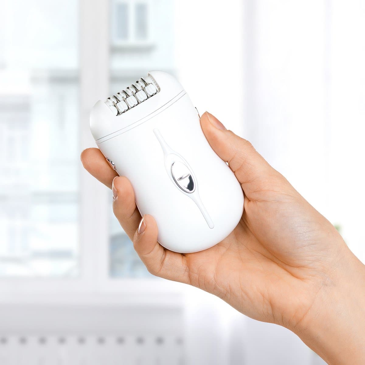 Silk'n EpiTweez Epilator Dames – Ontharingsapparaat voor Lichaam, Bikinilijn & Gezicht – 32 Pincetjes – Draadloos & Oplaadbaar – Wit thumbnail 4