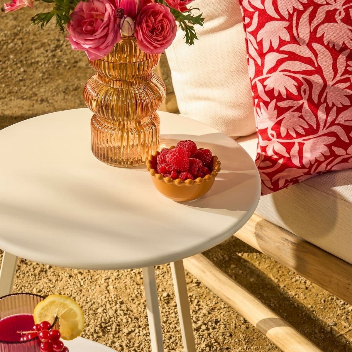 Mica Decorations Seatle Bijzettafel Rond voor Buiten - Koffietafel - Salontafel Buiten - Ook als Plantentafeltje of Plantenstandaard - Metaal - 38 x 61 cm - Creme thumbnail 4