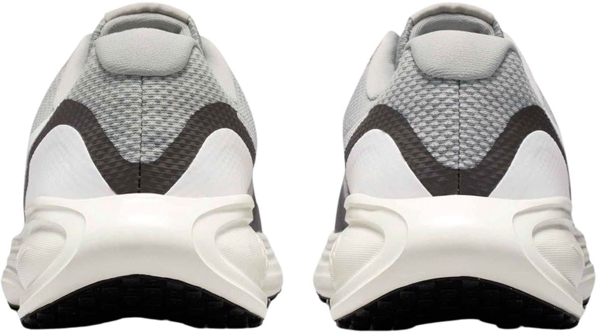 Nike Revolution 8: lichtgewicht hardloopschoen met foam-demping thumbnail 7