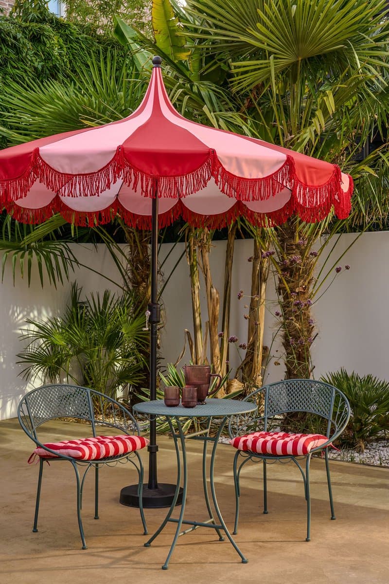 Mica Decorations Kim Gestreepte Parasol met Draagtas - Stokparasol 238 x Ø235 cm - Tuin of Balkonparasol - Polyester, Staal - Rood thumbnail 3