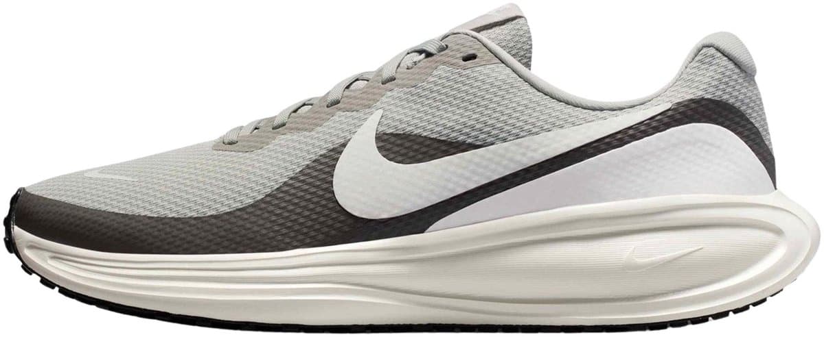 Nike Revolution 8: lichtgewicht hardloopschoen met foam-demping thumbnail 6