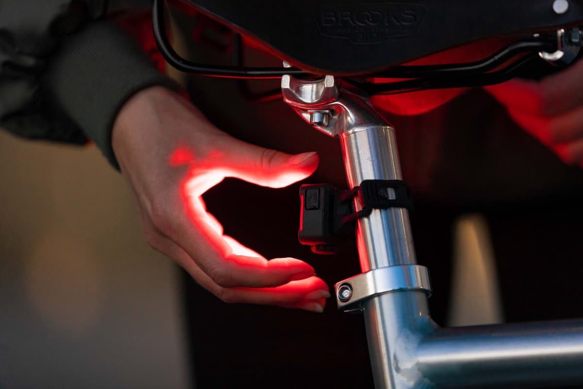 AXA Niteline 11 Fietsverlichting Set – LED Voorlicht & Achterlicht – Batterij – 55 uur Gebruikstijd – 150 m Zichtbaarheid – 3 Lichtstanden – Compact Design thumbnail 5