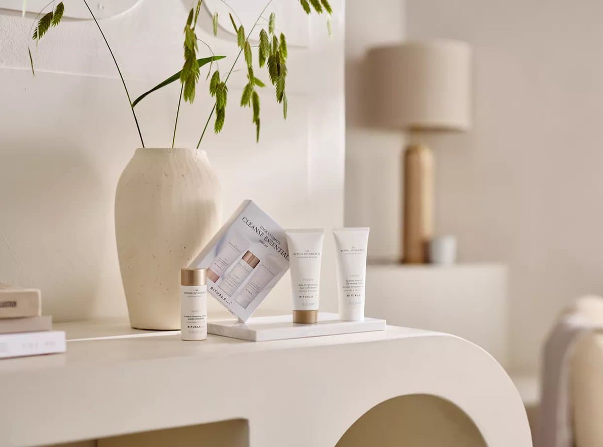 Rituals - Skincare Set voor Vrouwen - Gezichtscrème 30 ml + Reinigingspoeder 15 g + Reinigingsschuim 30 ml - Giftset Vrouw - Geschenkset - Cadeaudoos - Geschenkdoos - Cadeaus - Dagcrème - Creme - Gezichtsreiniger - Gezichtsscrub - Scrub - Face Wash thumbnail 3