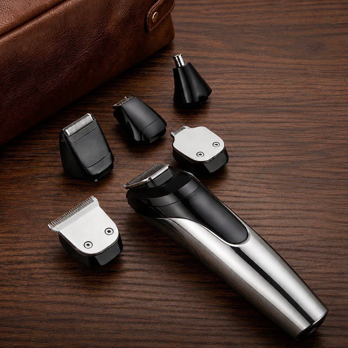 Tondeuse voor Mannen - Haartrimmer Mannen – Baardtrimmer Mannen - Tondeuse Hoofdhaar - Professionele 5 in 1 trimmer voor baard, haar & body – Waterproof IPX7 – 180 Min Batterij – 12 Opzetstukken - Neustrimmer - Oortrimmer thumbnail 5