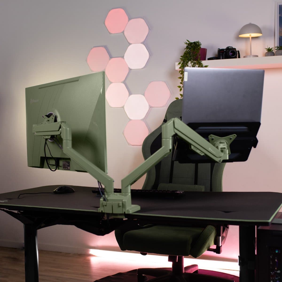 Arozzi Alzare Neo Dubbele Monitor Arm - Gasfeder - Kabelbeheer - 17" tot 34" - Bosgroen thumbnail 8