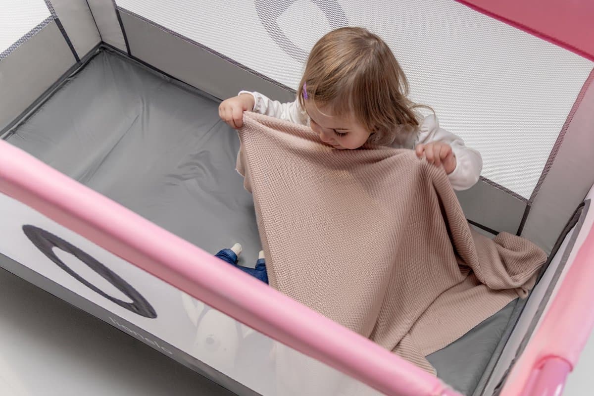 Campingbedje 3 in 1 - Baby Bed / Inklapbare Box / Reisbedje - 60x120 cm - 0-36 maanden / tot 15 kg - MET comfort MATRAS - Zij-ingang met rits - Wielen - Transporttas - Lionelo Stefi Babybed Babybox Ledikant thumbnail 7