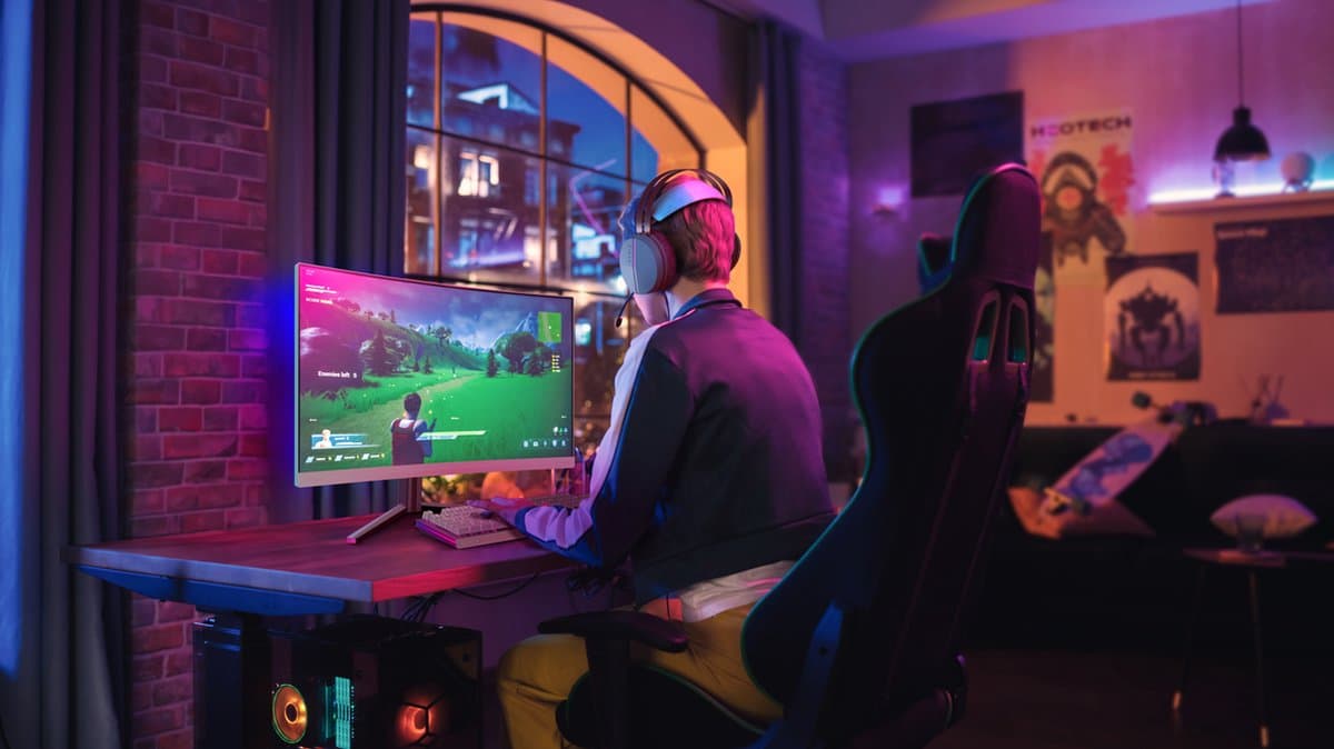 Philips Evnia 27M2C5201L: 180Hz curved gaming met Ambiglow thumbnail 7