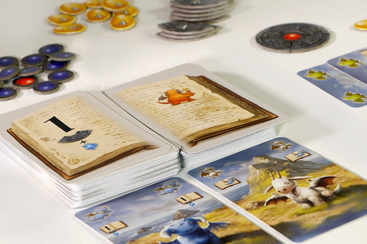 999 Games Drakenherders Kaartspel: vlot familiespel met magisch boek - afbeelding 1