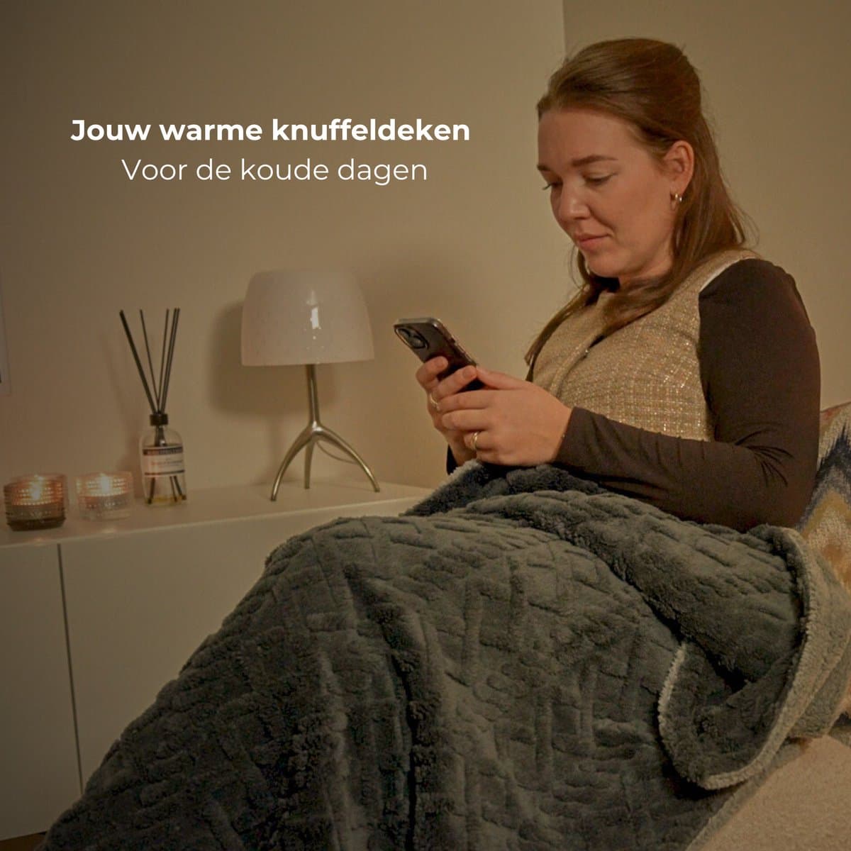 Luvego Elektrische Deken XL - Bovendeken & Warmtedeken - 180x130CM - 1 of 2 persoons - TÜV GS - Omslagdeken & Knuffeldeken - 9 Warmtestanden met Timer - 160W - Wasbaar - Verwarmingsdeken Fleece Plaid - Grijs thumbnail 2