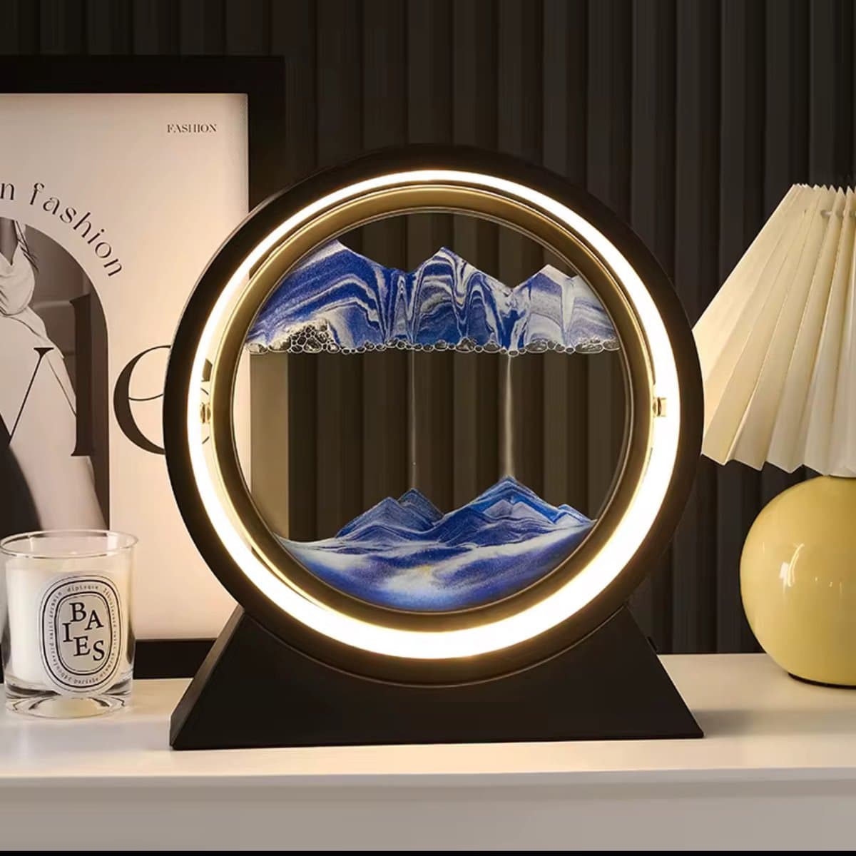 J-Trade Zandloper Lamp – Zandloper Lamp - 3500K Warm Wit – USB & Batterij – Draaibaar 360° – Met Knipperlichtstand – Blauw – Inclusief Spuitje en Handleiding