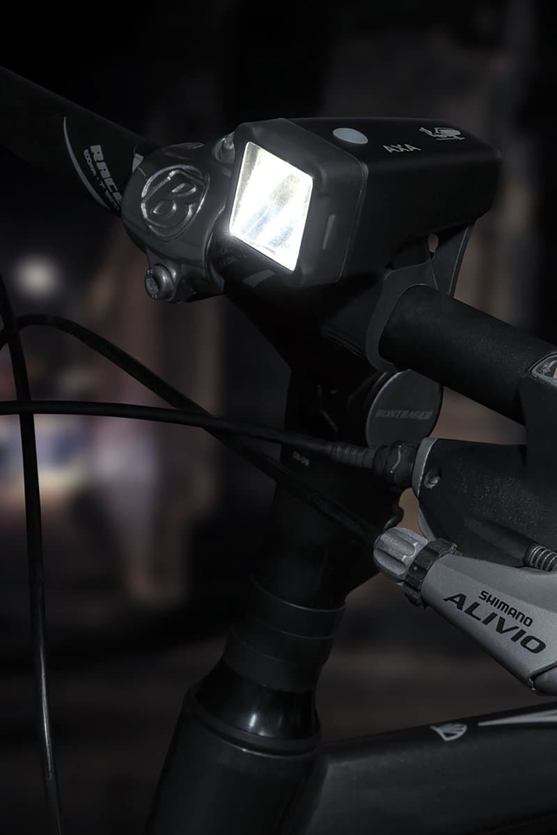 AXA Niteline T4R Fietsverlichting Set – LED Voorlicht & Achterlicht – USB Oplaadbaar – 2.000 m Zichtbaarheid Voor – 450 m Achter – 4 Lichtstanden – 30 m Lichtbeeld thumbnail 4