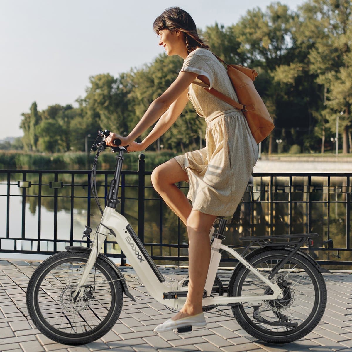 SAXXX Foldi Comfort - Elektrische Fiets - 95% Vooraf Geassembleerd Vouwfiets - 410Wh uitneembare accu - 80 km Actieradius - Shimano Nexus 7-versnellingssysteem - Achterwielmotor 250W - 20 x 2.3" CST - Mechanische schijfrem - Wit thumbnail 7