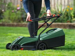 Productfoto van Bosch EasyRotak 32-205 grasmaaier 32 cm 1200 W