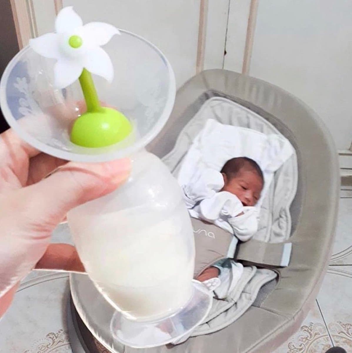 HAAKAA - Siliconen Borstkolf - 150ml + Witte Bloem - Borstvoeding - Lekschaal thumbnail 2