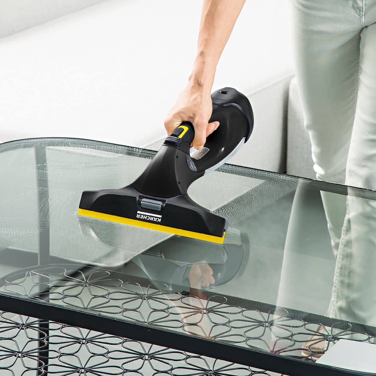Kärcher WV 5 Plus N Black Edition - Ruitenreiniger - Looptijd accu 35 min. - Verwisselbare accu - Werkbreedte 170/280 mm - Incl. smalle zuigmond, sproeiflacon, microvezeldoek en reinigingsmiddelconcentraat thumbnail 6