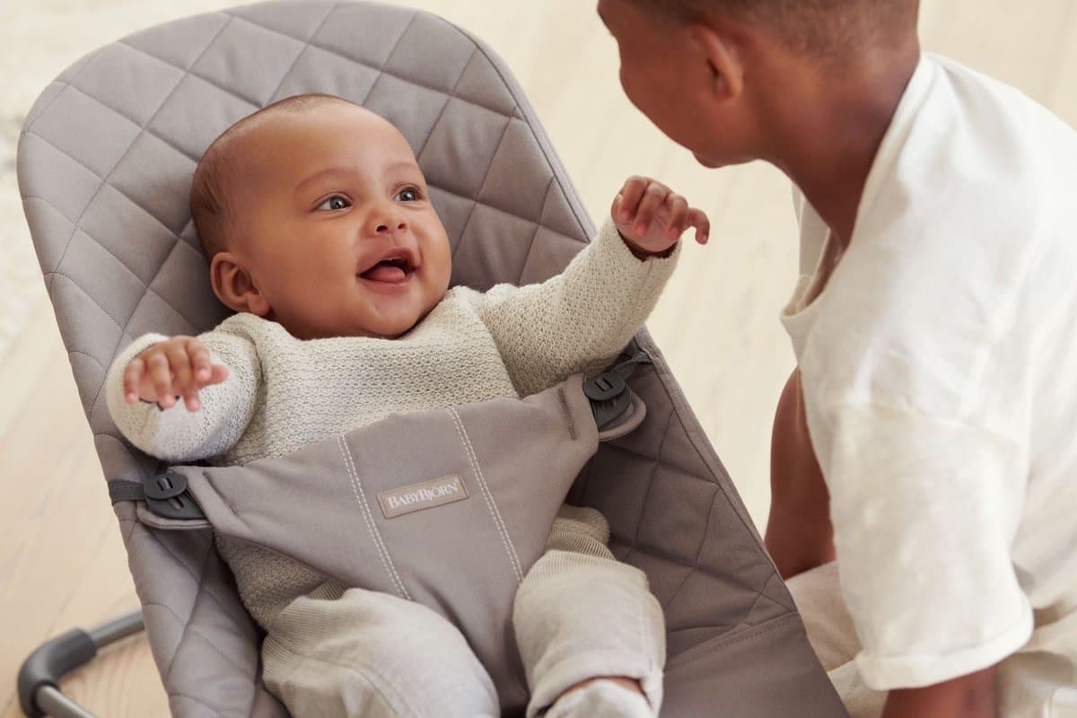 BabyBjörn Wipstoel Bliss - Geweven klassiek quilt - Zandgrijs - Ergonomisch - Verstelbaar - Inklapbaar thumbnail 8