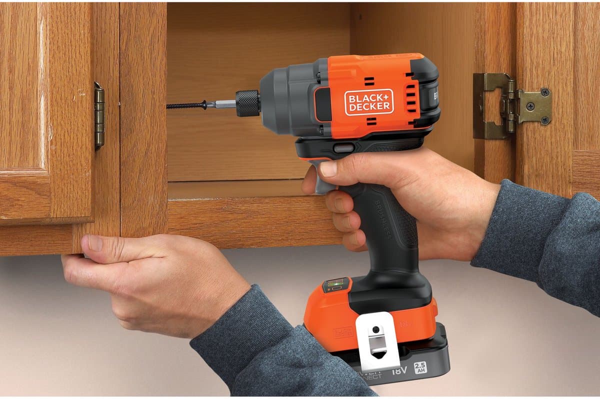 BLACK+DECKER 18V Brushless Slagschroevendraaier met bits (zonder accu en lader) - BLIM78N-XJ thumbnail 4
