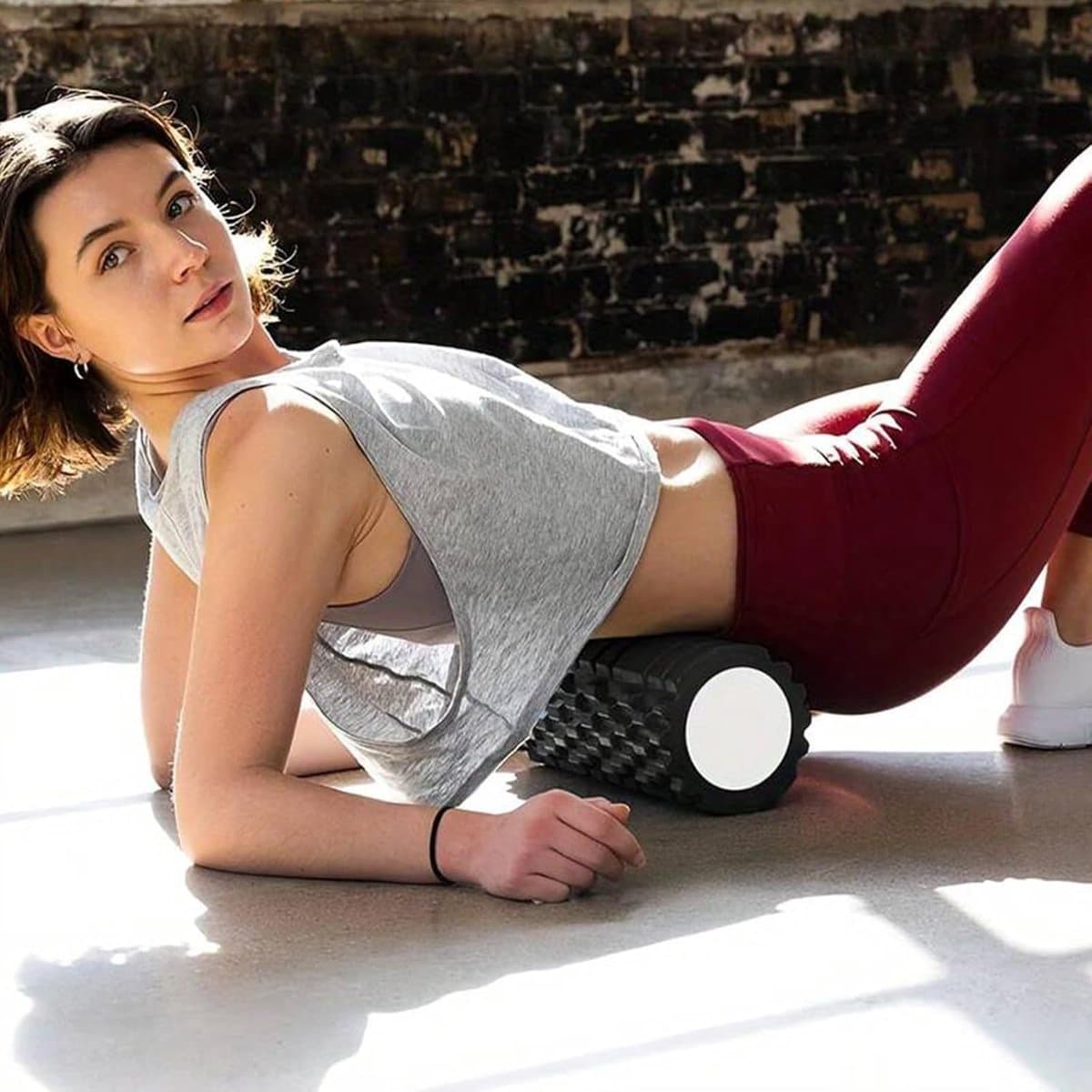 Foam Roller - Schuimroller - Yoga Grid Foam Roller - Massage Roller - Foamroller - Fitness Roller - Fasciarol wervelkolom - schuimroller met 3D - voor zelfmassage, spierspanning, fasciarol voor yoga, sport, fitness, pilates - 10x30 cm - Zwart thumbnail 2