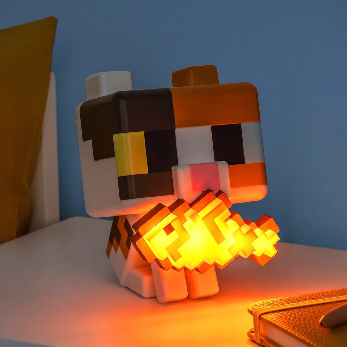 Minecraft Cat GloBuddies Lamp – 15 cm LED Nachtlamp met Vis, Tikbediening, Werkt op Batterijen thumbnail 3