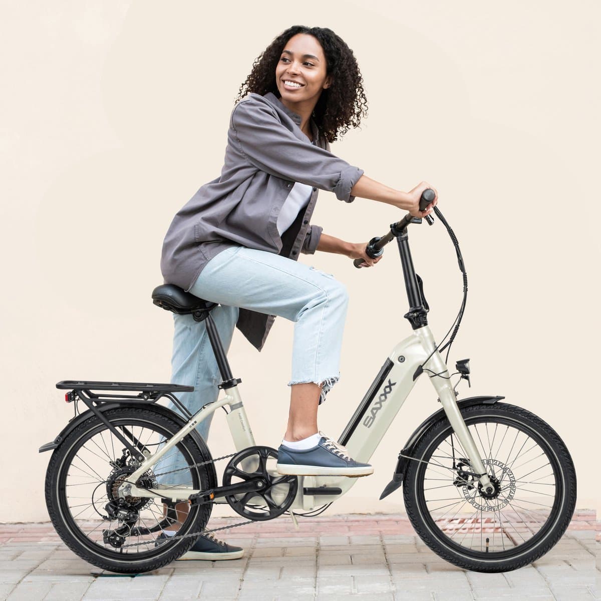 SAXXX Foldi Comfort - Elektrische Fiets - 95% Vooraf Geassembleerd Vouwfiets - 410Wh uitneembare accu - 80 km Actieradius - Shimano Nexus 7-versnellingssysteem - Achterwielmotor 250W - 20 x 2.3" CST - Mechanische schijfrem - Wit thumbnail 5