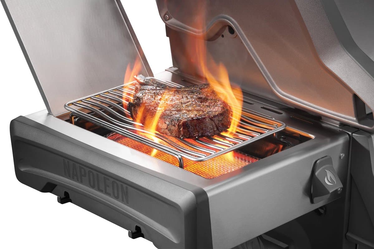 Napoleon Rogue PRO-S 425 gas bbq thumbnail 3
