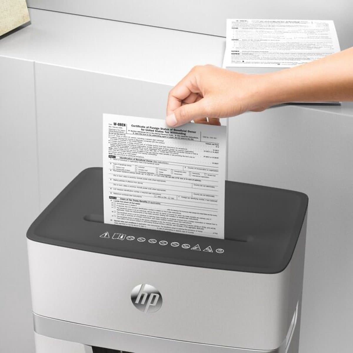 HP OneShred 10MC Papierversnipperaar - Shredder - Beveiligingsniveau P-5 - 10 vel DIN A4 - Micro Cut - 20 Liter - Kantoorgebruik - Professioneel - Wit thumbnail 6