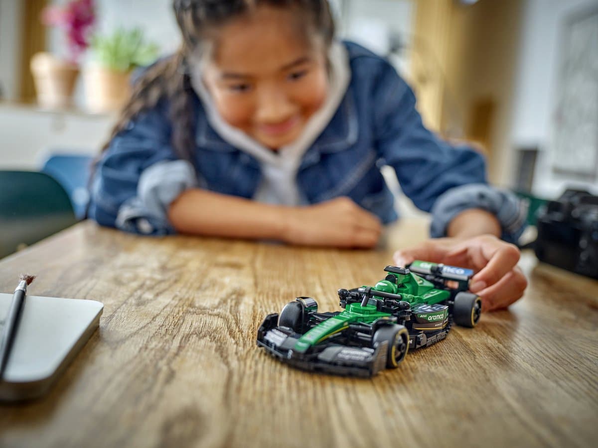 LEGO Speed Champions Aston Martin F1 AMR24: F1-bouwset met minifiguur thumbnail 4