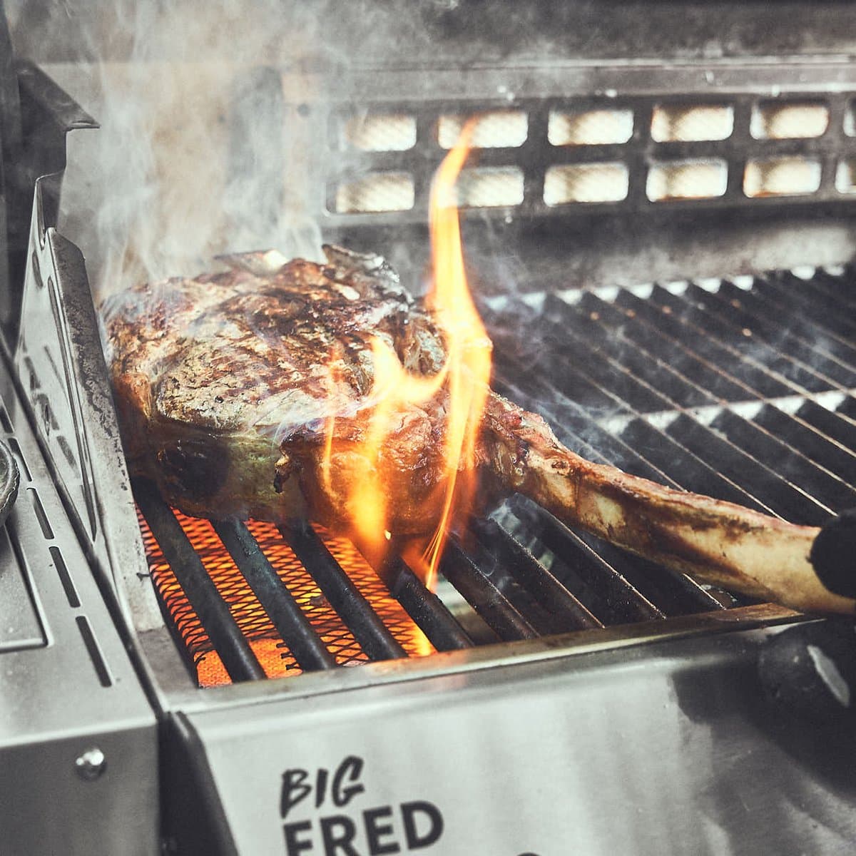 BURNHARD® 4 Branders gasbarbecue Big FRED Black Series 3 incl. achterbrander, keramische 900°C infraroodbrander, zijkookplaat, gietijzeren grillrooster + uitklapbare zijtafels thumbnail 2