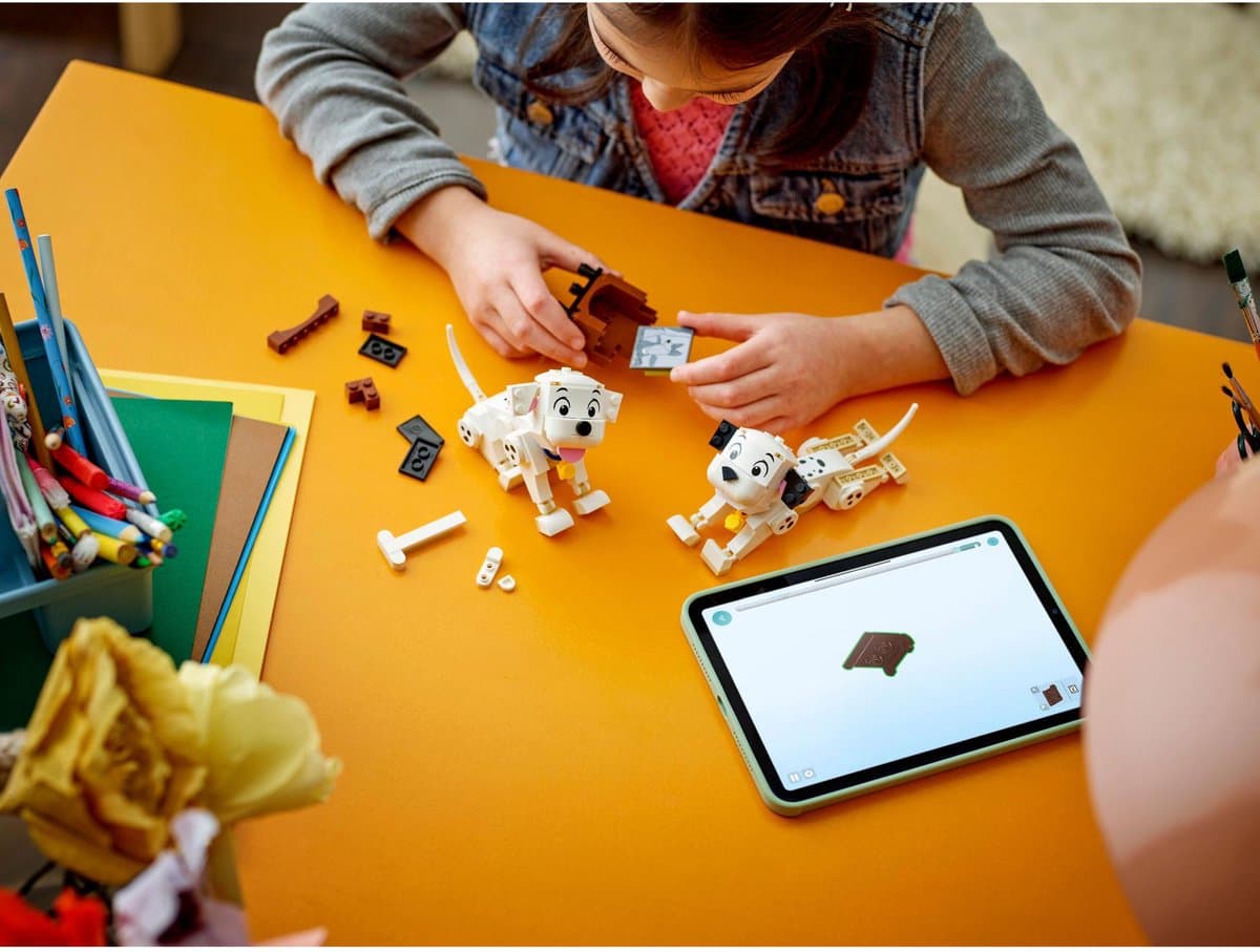 LEGO Disney Lucky en Penny 101 Dalmatiërs: 2 bouwbare puppy's, 268 onderdelen thumbnail 7
