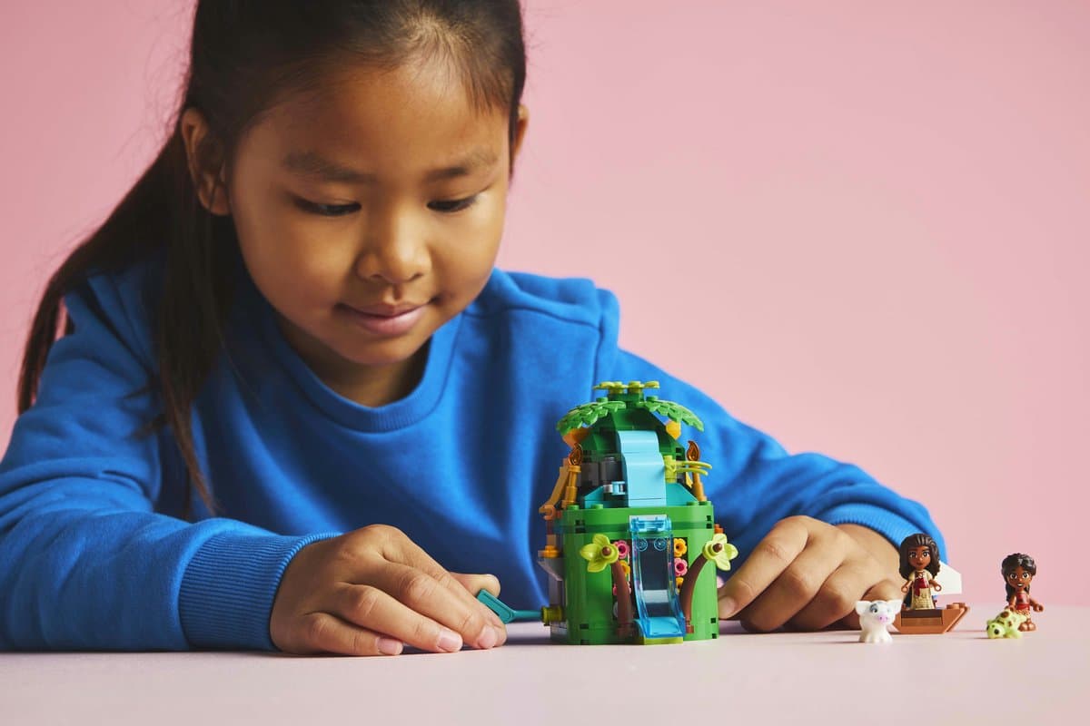 LEGO Disney Vaiana's speeleiland: dubbelzijdig micromodel met 3 figuren thumbnail 8