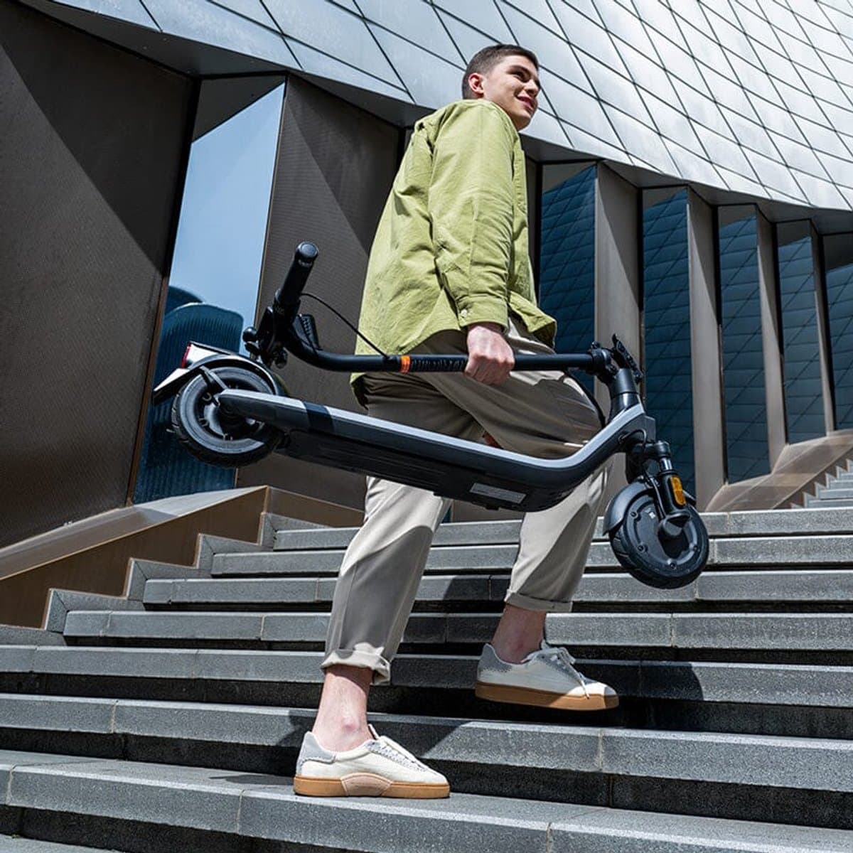 Segway-Ninebot E2: elektrische step met 25 km actieradius thumbnail 2