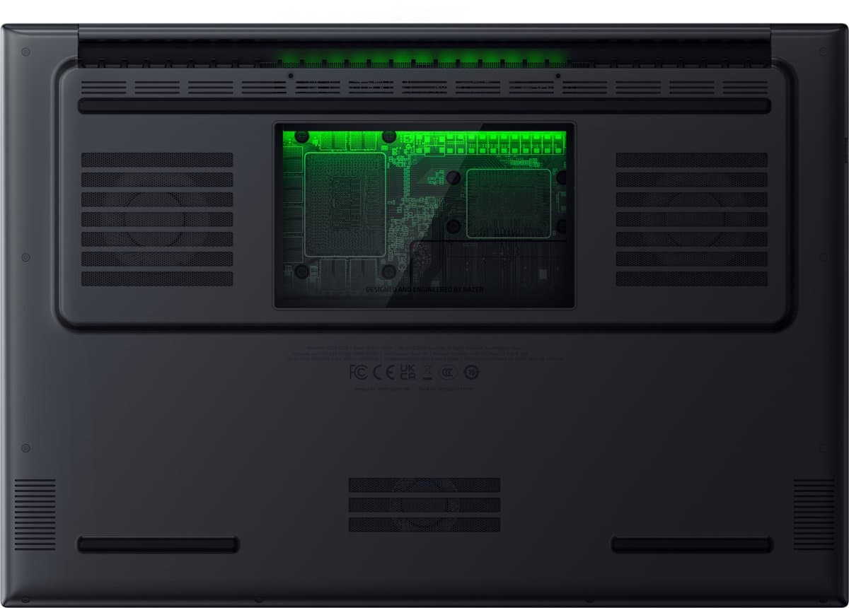 Razer Blade 18 Gaming Laptop - 18" UHD+ 240Hz LCD - Intel Ultra 9 275HX - 32GB RAM - RTX 5080 - 1TB thumbnail 3