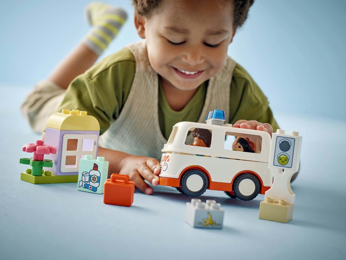 LEGO DUPLO Ambulance met chauffeur: educatief speelgoed voor peuters thumbnail 8