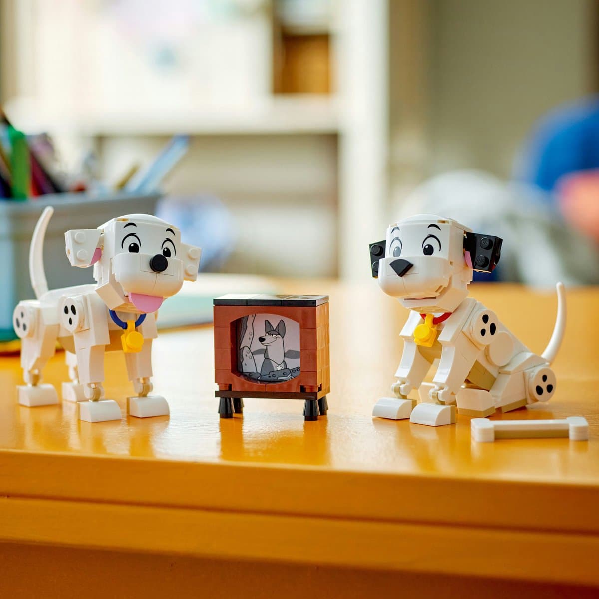 LEGO Disney Lucky en Penny 101 Dalmatiërs: 2 bouwbare puppy's, 268 onderdelen thumbnail 3