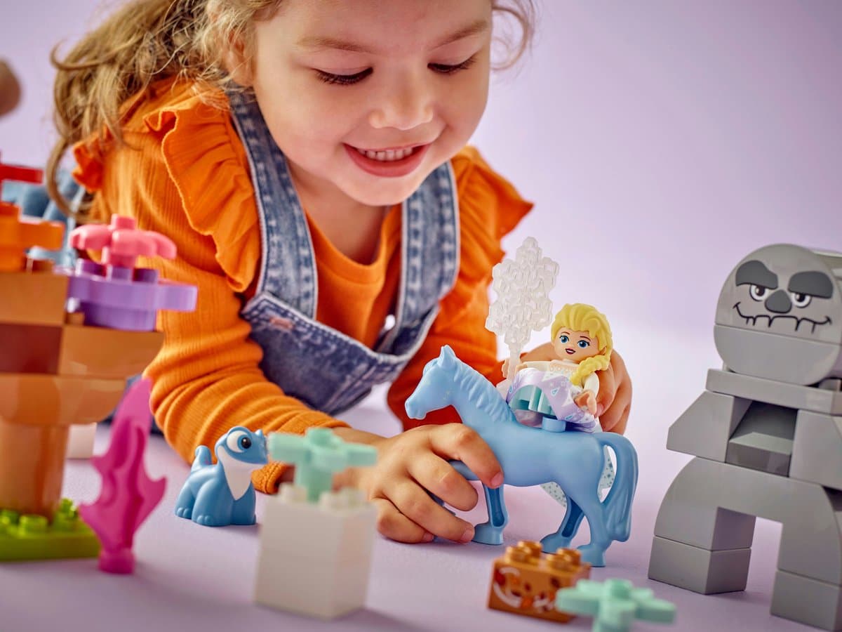 LEGO DUPLO Elsa en Bruni Betoverde Bos - 31-delige bouwset