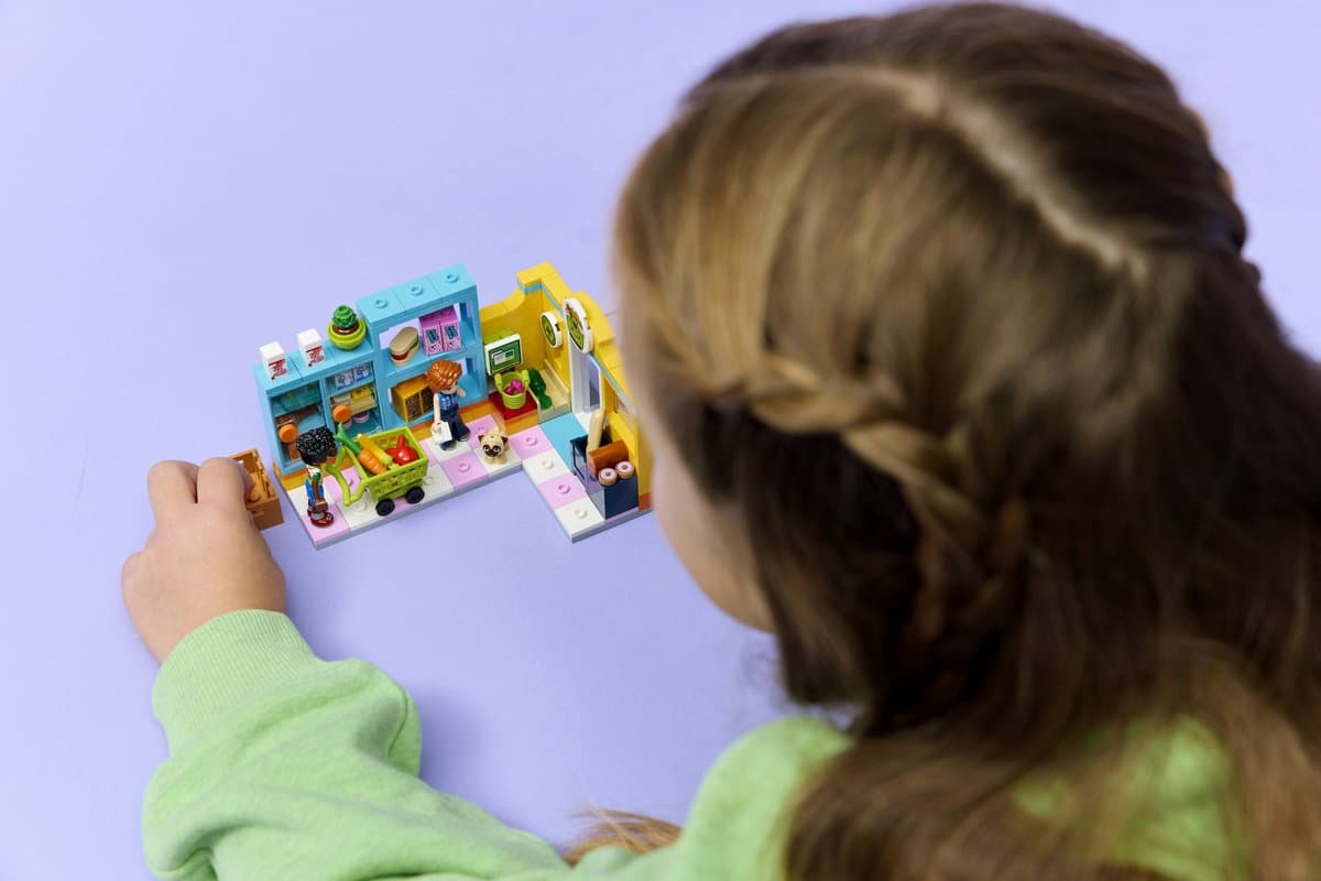 LEGO Friends Heartlake City Buurtsupermarkt - 4 poppetjes thumbnail 8