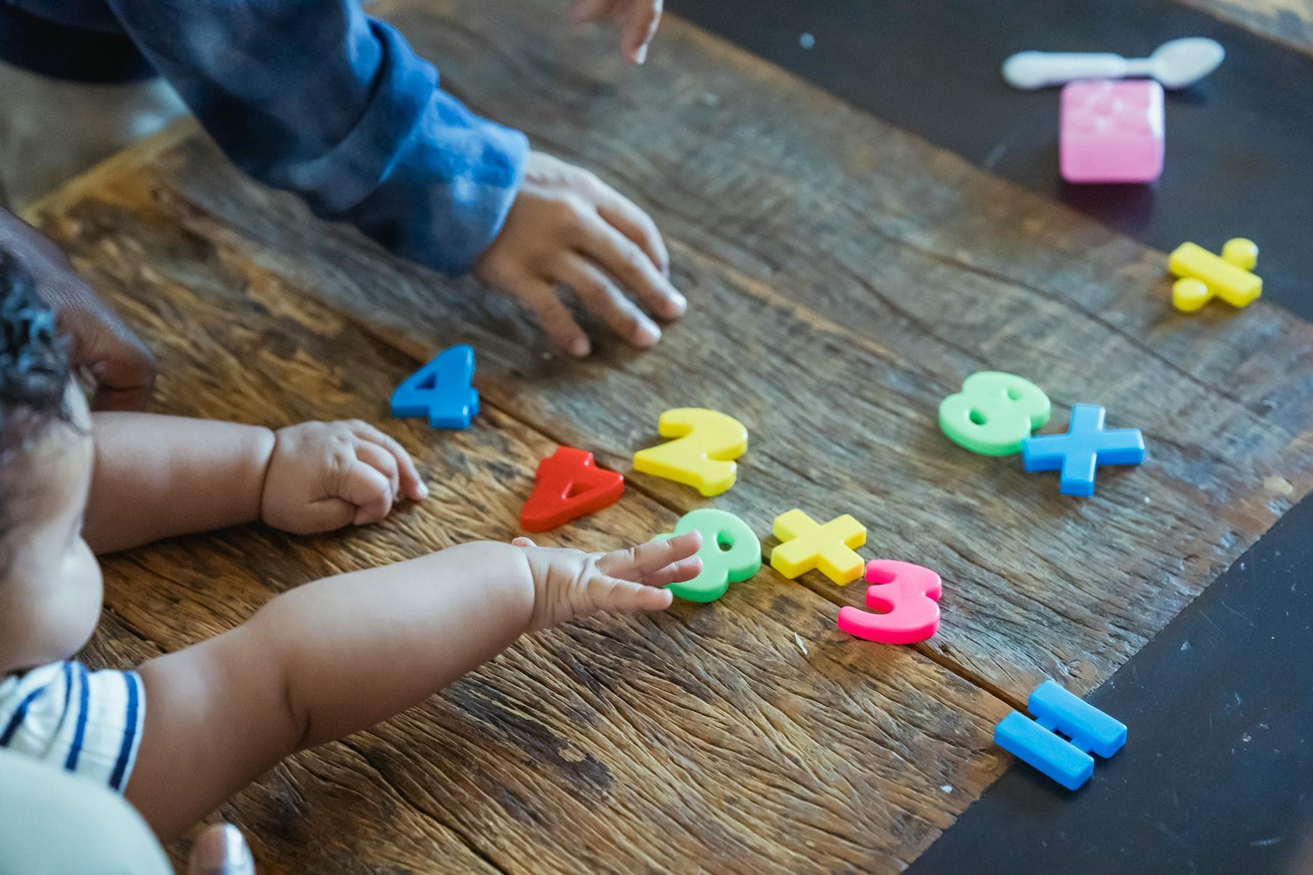 Hand-oogcoördinatie stimuleren baby 2 jaar - speelgoed en...