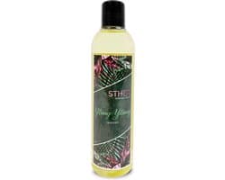 Sther Premium Massageolie - Ylang Ylang - 250ml - 100% Plantaardig - Voedende Huidolie - Voor Ontspanning & Intimiteit