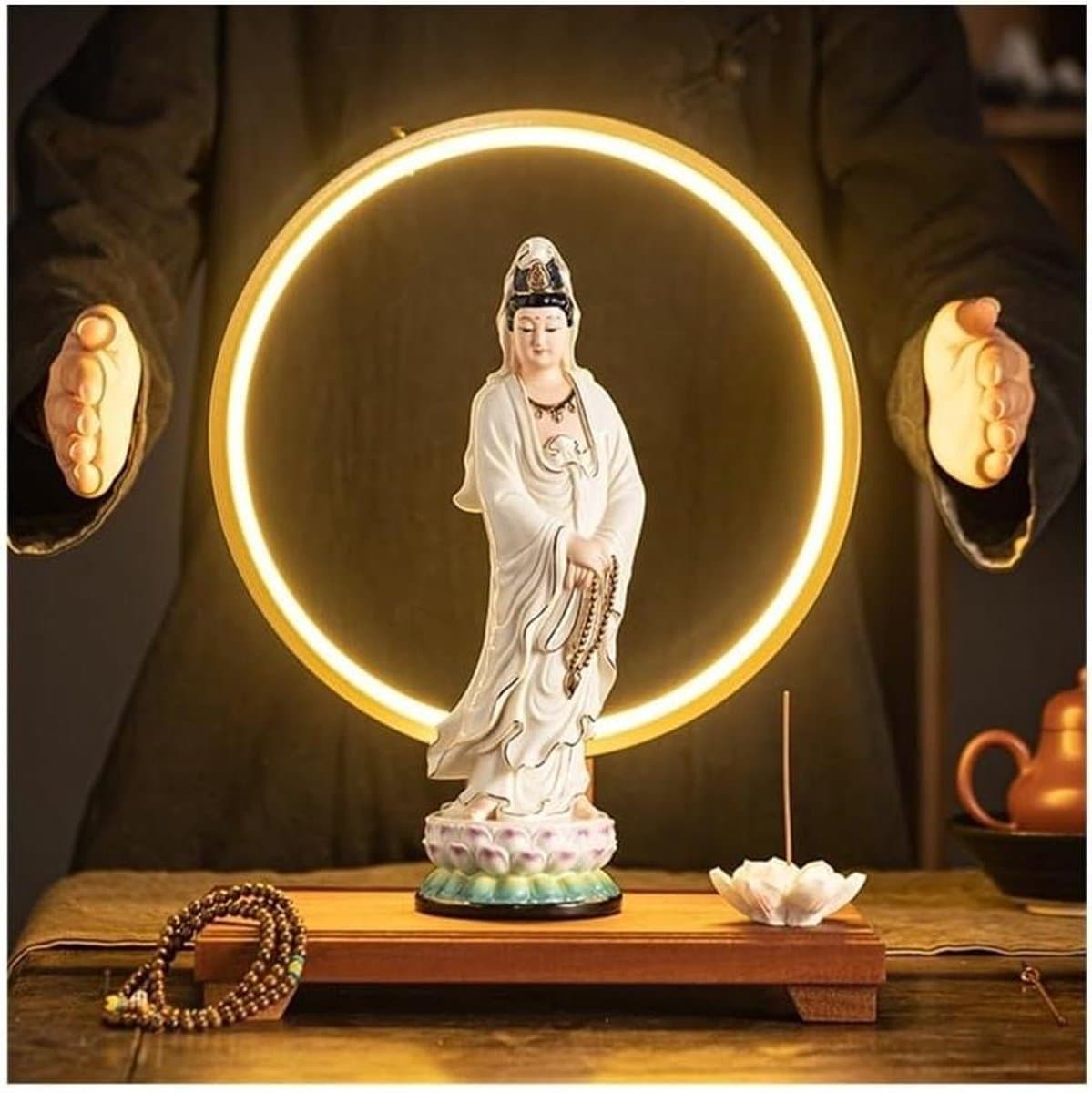 Boeddha Beeld - Decoratie Ornament - Zen Woondecoratie - Met Lichtring - 30.5 cm Hoog - Goud Geel